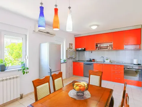 Izdavanje, dvosoban stan, 110m², Seoce, Budva - image 2