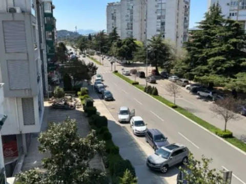 Izdavanje, jednosoban stan, 56m², Obala Morače, Podgorica - image 12