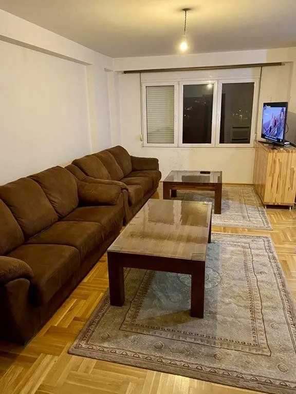 Izdavanje, trosoban stan, 92m², Podgorica, Crna Gora