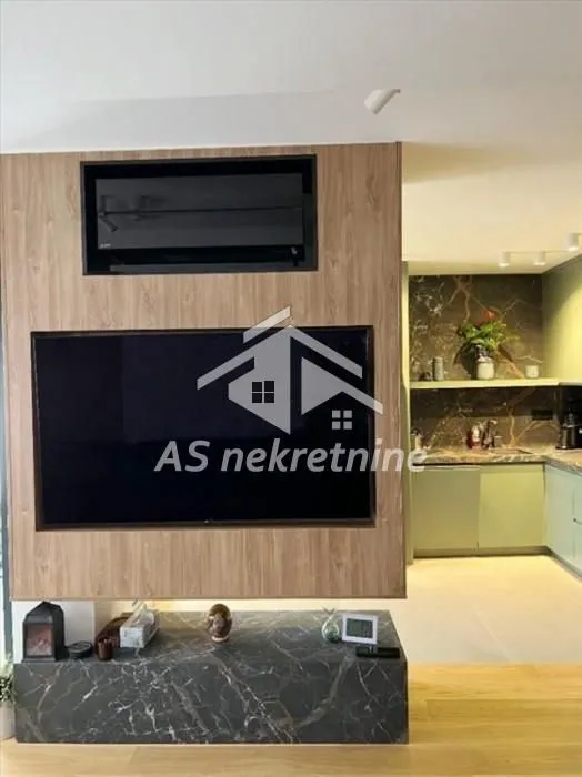 Rent, three bedroom apartment, 85m², Vračar Sve Podlokacije, Beograd