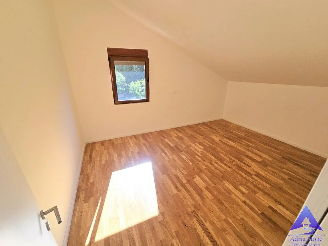 Prodaja, trosoban stan, 140m², Dobrota, Kotor
