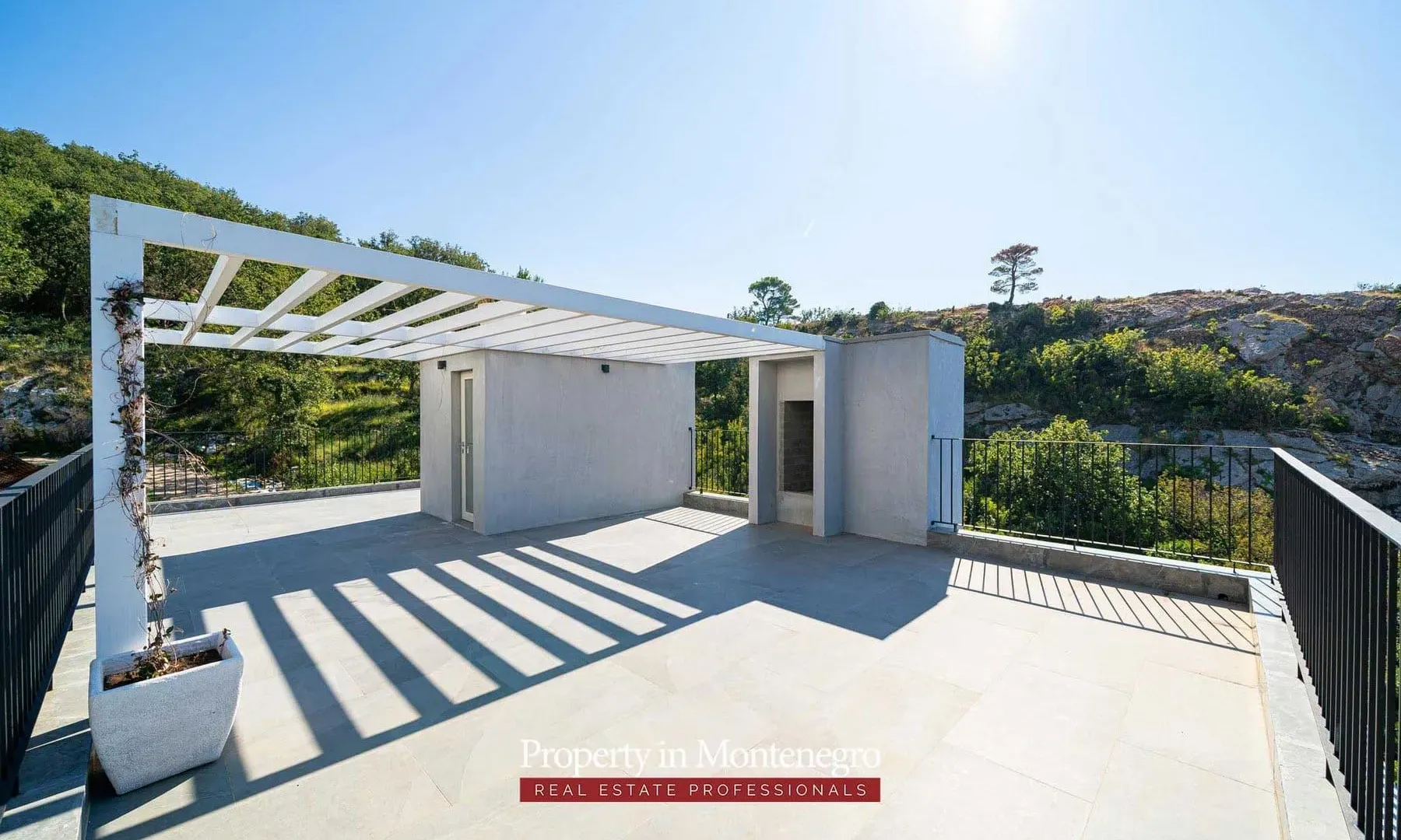 Sale, house, 310m², Rijeka Reževići, Budva