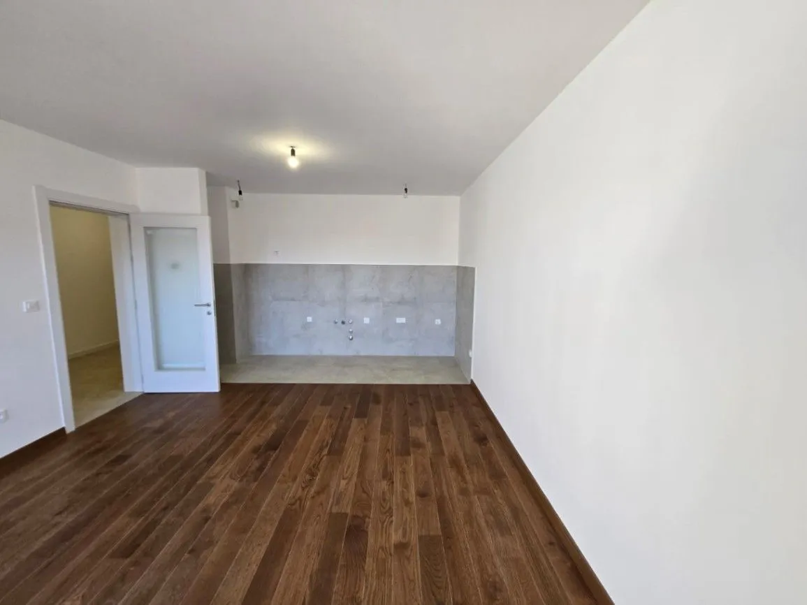 Prodaja, trosoban stan, 101m², Tološi, Podgorica