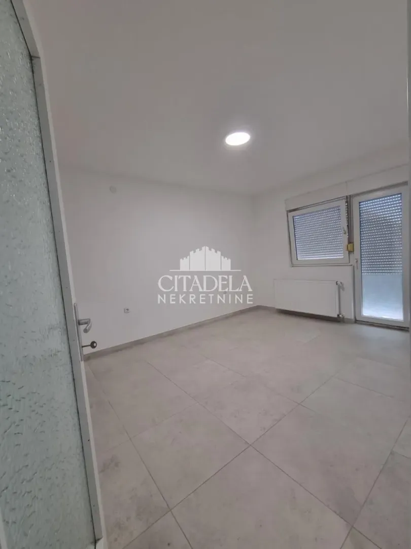 Izdavanje, trosoban stan, 85m², Čukarica, Beograd