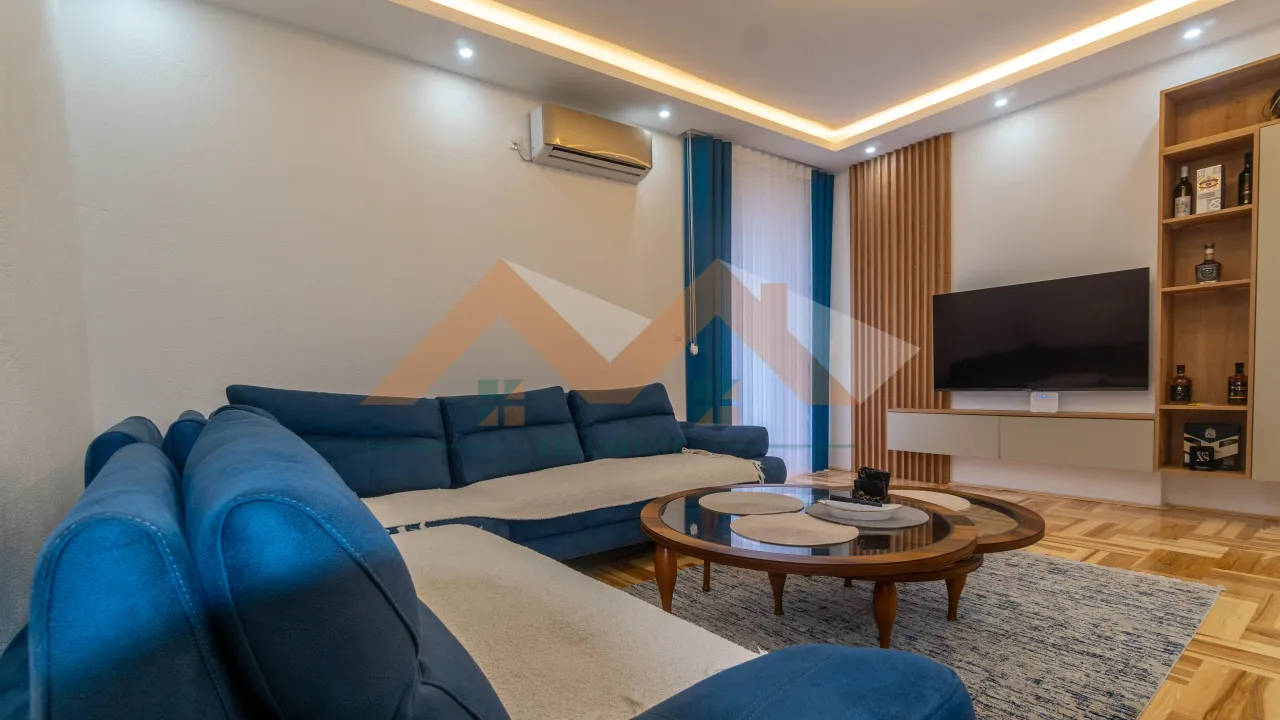 Izdavanje, dvosoban stan, 77m², Stari Aerodrom, Podgorica