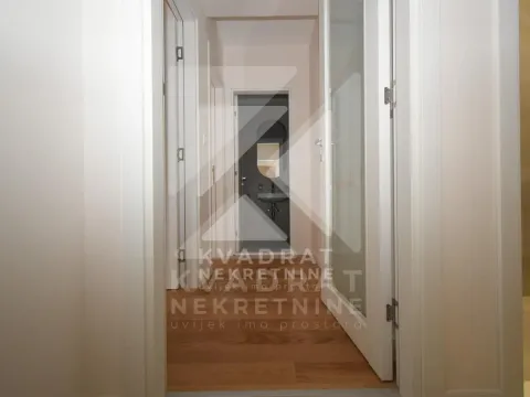 Izdavanje, poslovni prostor, 72m², Central Point, Podgorica - image 10