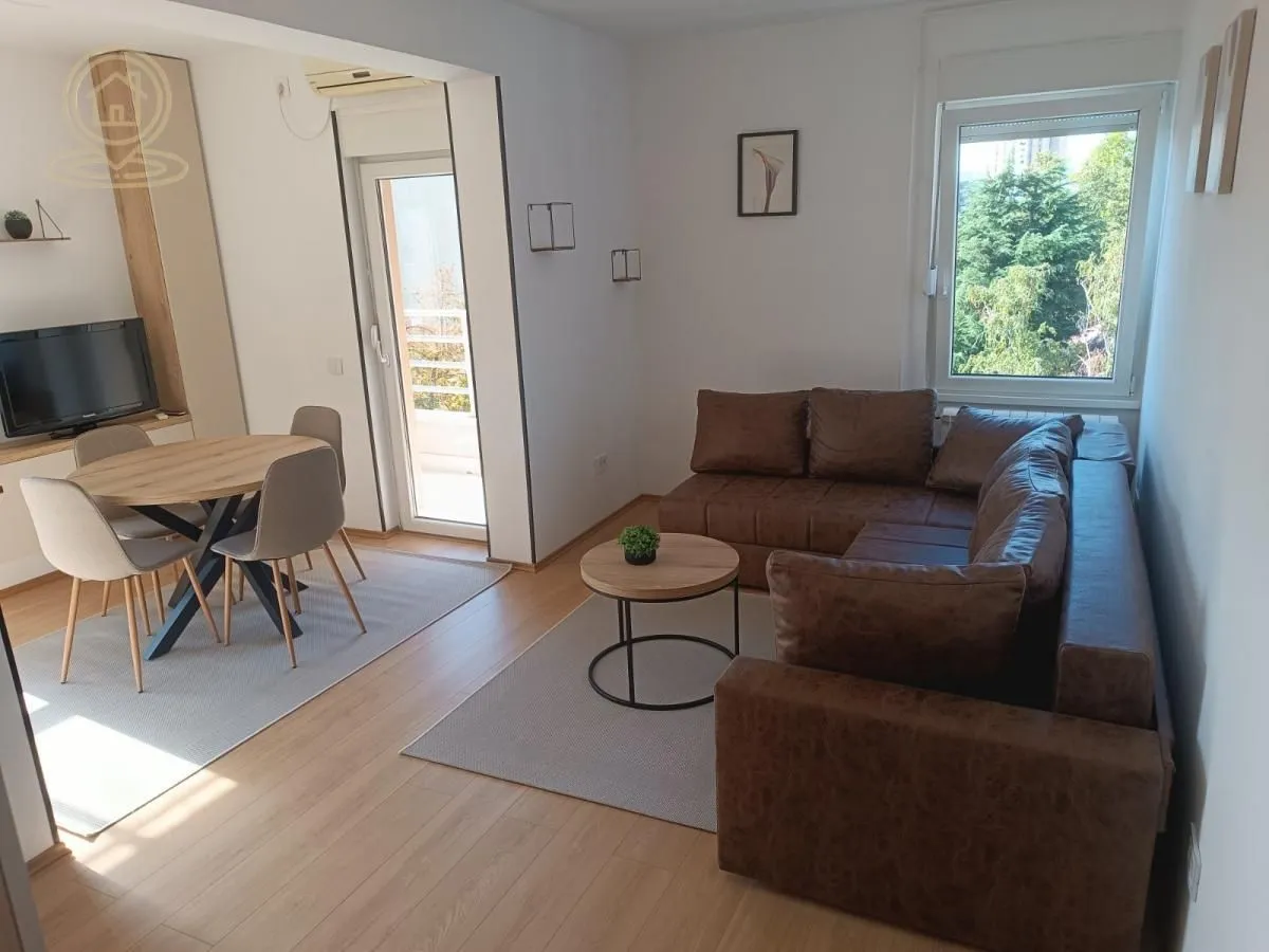 Izdavanje, garsonjera, 41m², Grbavica, Novi Sad Sve Podlokacije