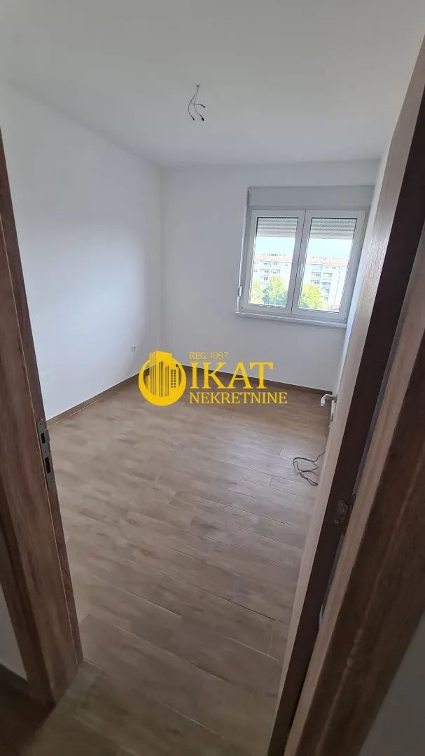 Prodaja, četvorosoban stan, 95m², Centar, Stara Pazova