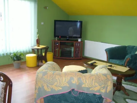 Prodaja, kuća, 200m², Kolonija, Jagodina - image 4