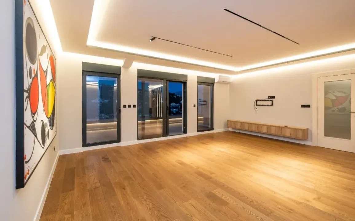 Izdavanje, trosoban stan, 163m², Preko Morače, Podgorica