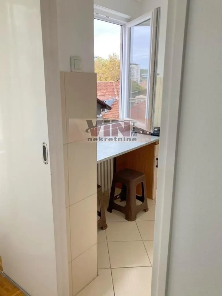 Izdavanje, garsonjera, 28m², Šumice, Beograd