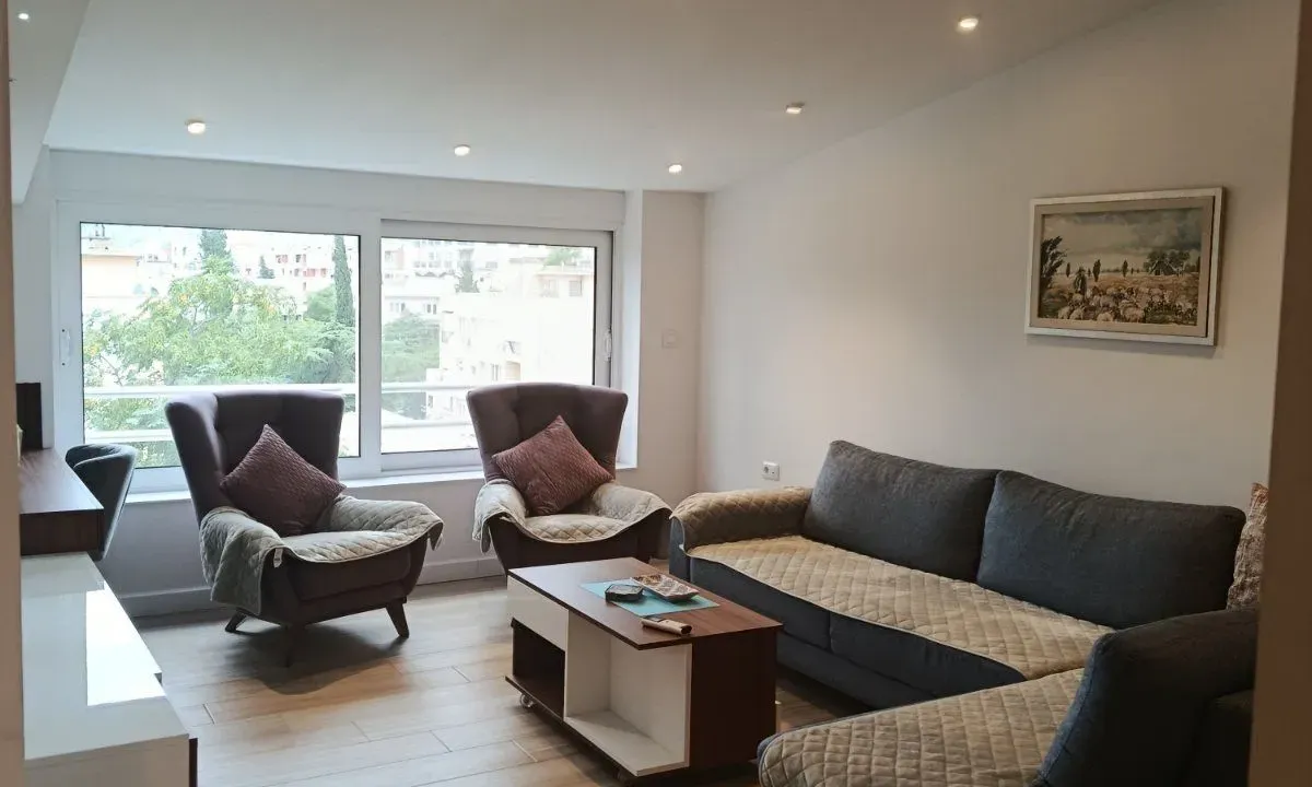 Izdavanje, dvosoban stan, 100m², Preko Morače, Podgorica