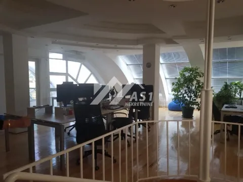 Izdavanje, stan, 216m², Novi Sad Sve Podlokacije, Novi Sad