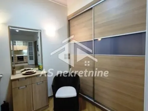 Izdavanje, trosoban stan, 115m², Slavija, Vračar Sve Podlokacije - image 21