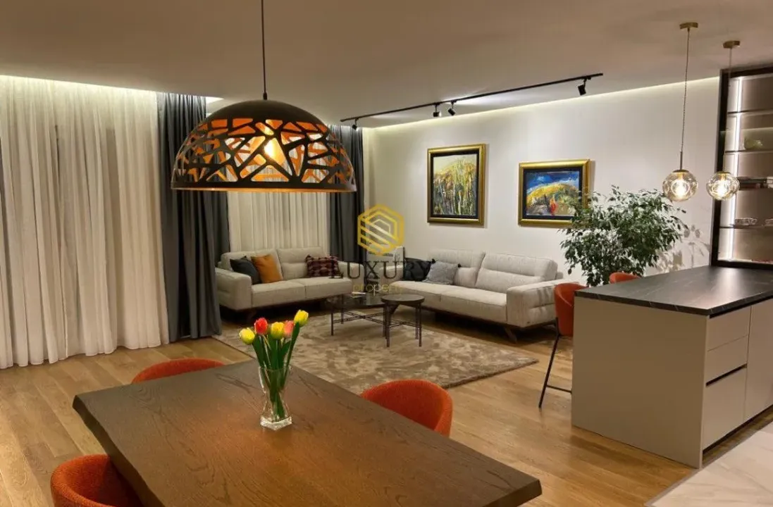 Izdavanje, dvosoban stan, 108m², Central Point, Podgorica