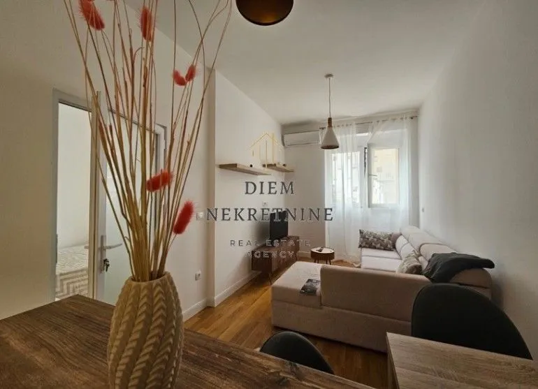 Izdavanje, jednosoban stan, 38m², Centar, Bar