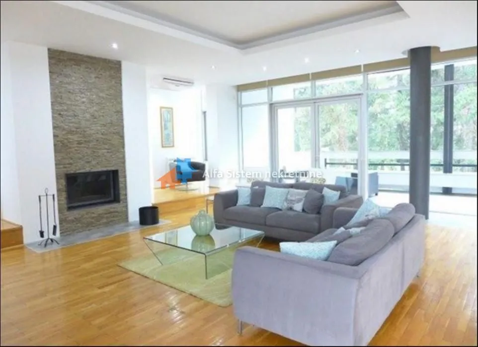 Izdavanje, četvorosoban stan, 250m², Savski Venac, Beograd