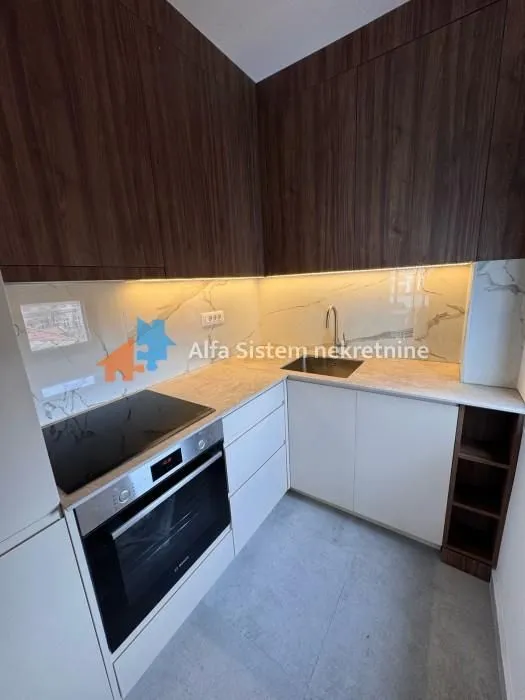 Izdavanje, trosoban stan, 65m², Kalenić Pijaca, Vračar Sve Podlokacije