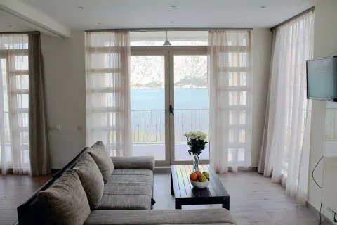 Prodaja, trosoban stan, 107m², Prčanj, Kotor - image 3