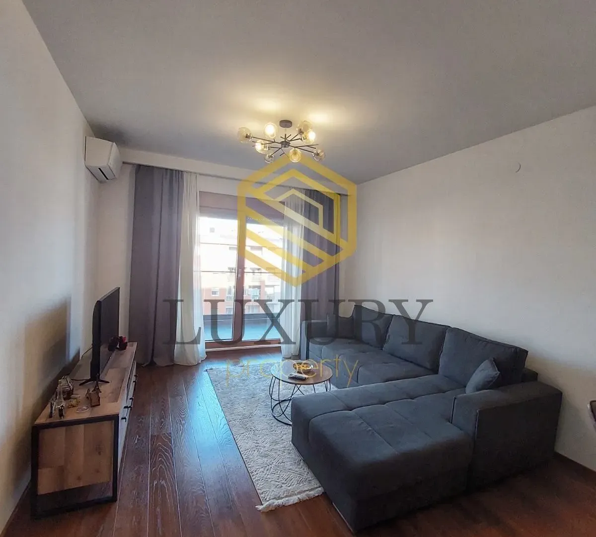 Izdavanje, jednosoban stan, 50m², Master Kvart, Podgorica