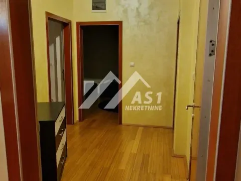 Izdavanje, četvorosoban stan, 99m², Centar, Novi Sad - image 7