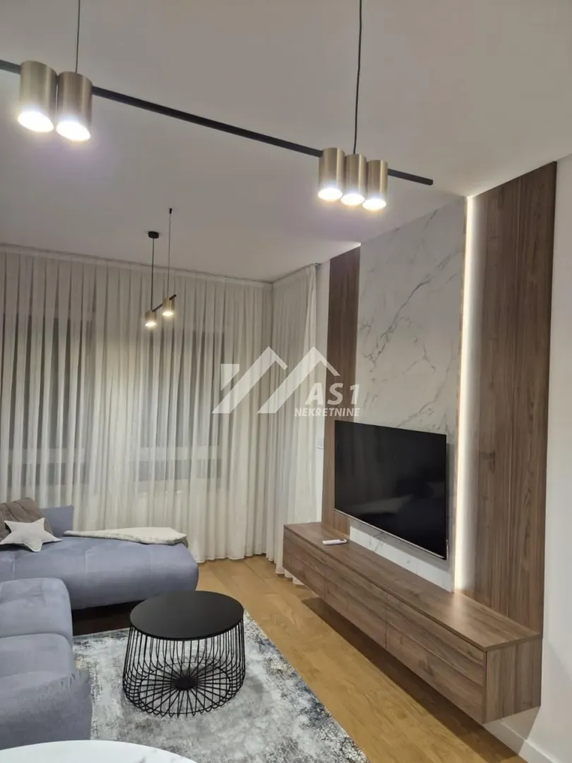 Izdavanje, jednosoban stan, 36m², Bulevar Evrope, Novi Sad Sve Podlokacije