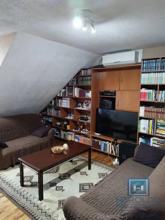 Prodaja, trosoban stan, 77m², Pijaca, Jagodina