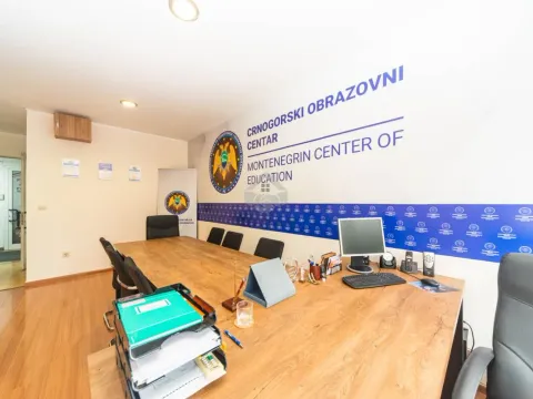 Izdavanje, poslovni prostor, 42m², Centar, Podgorica - image 8