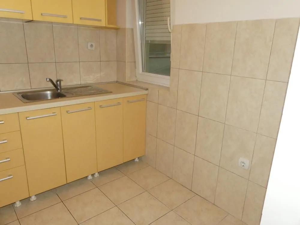Prodaja, trosoban stan, 79m², Centar, Jagodina