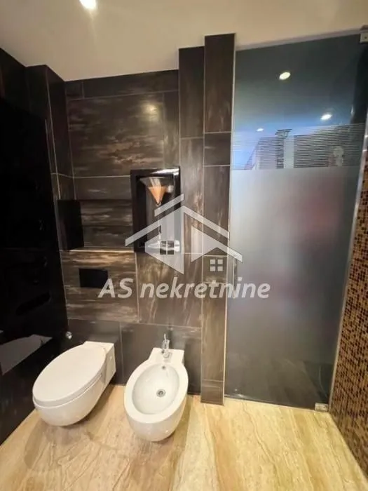Prodaja, četvorosoban stan, 117m², Vračar Sve Podlokacije, Beograd
