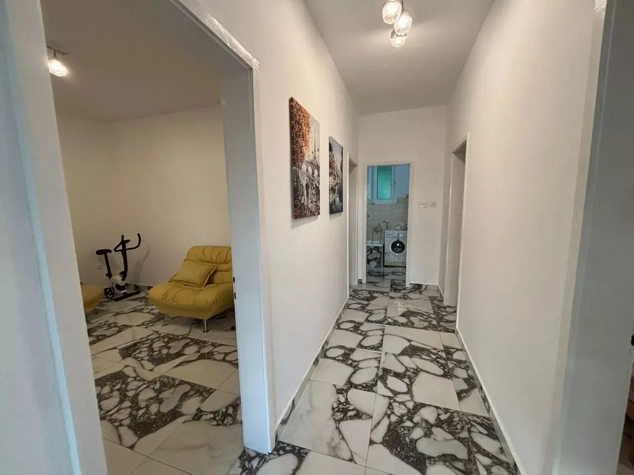 Izdavanje, dvosoban stan, 65m², Tivat, Crna Gora