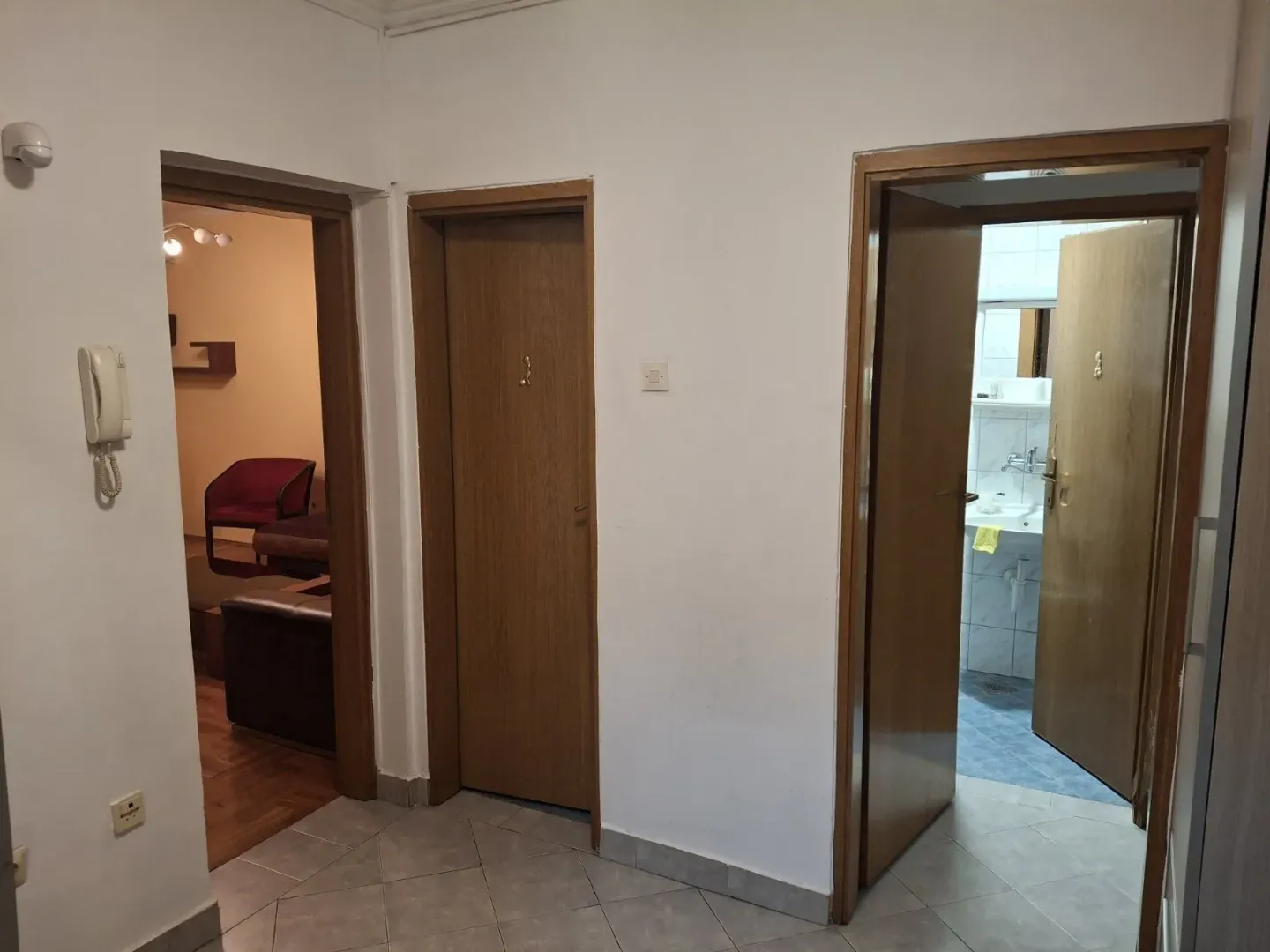 Izdavanje, trosoban stan, 73m², Stari Aerodrom, Podgorica