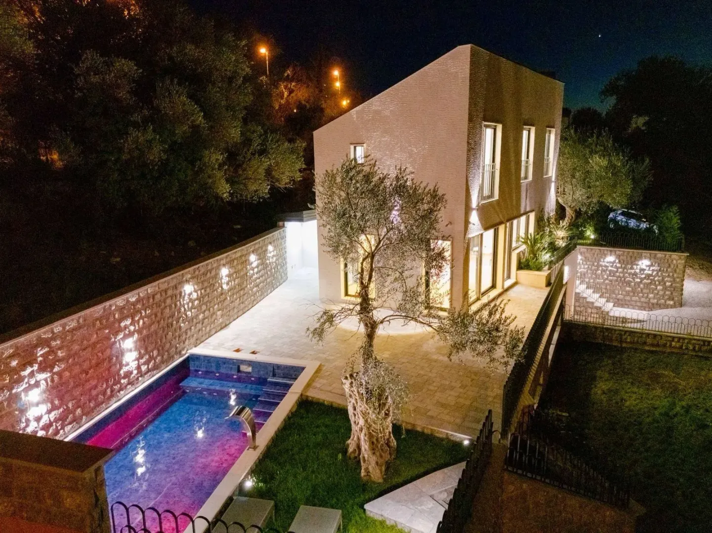 Prodaja, kuća, 240m², Kamenovo, Budva