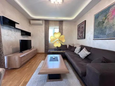 Izdavanje, dvosoban stan, 70m², City Kvart, Podgorica