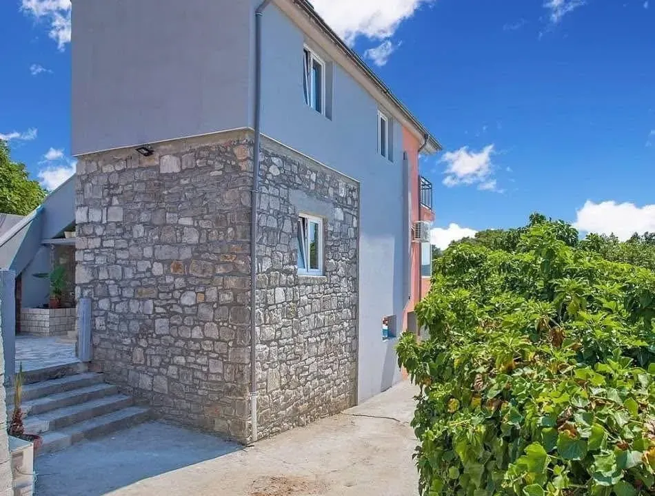 Rent, house, 110m², Đuraševići, Tivat