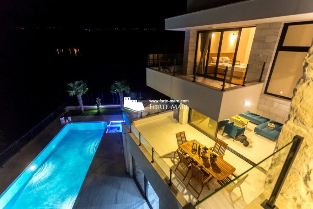 Prodaja, kuća, 323m², Đenovići, Herceg Novi
