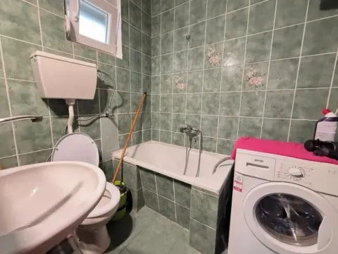 Izdavanje, kuća, 120m², Tološi, Podgorica - image 13