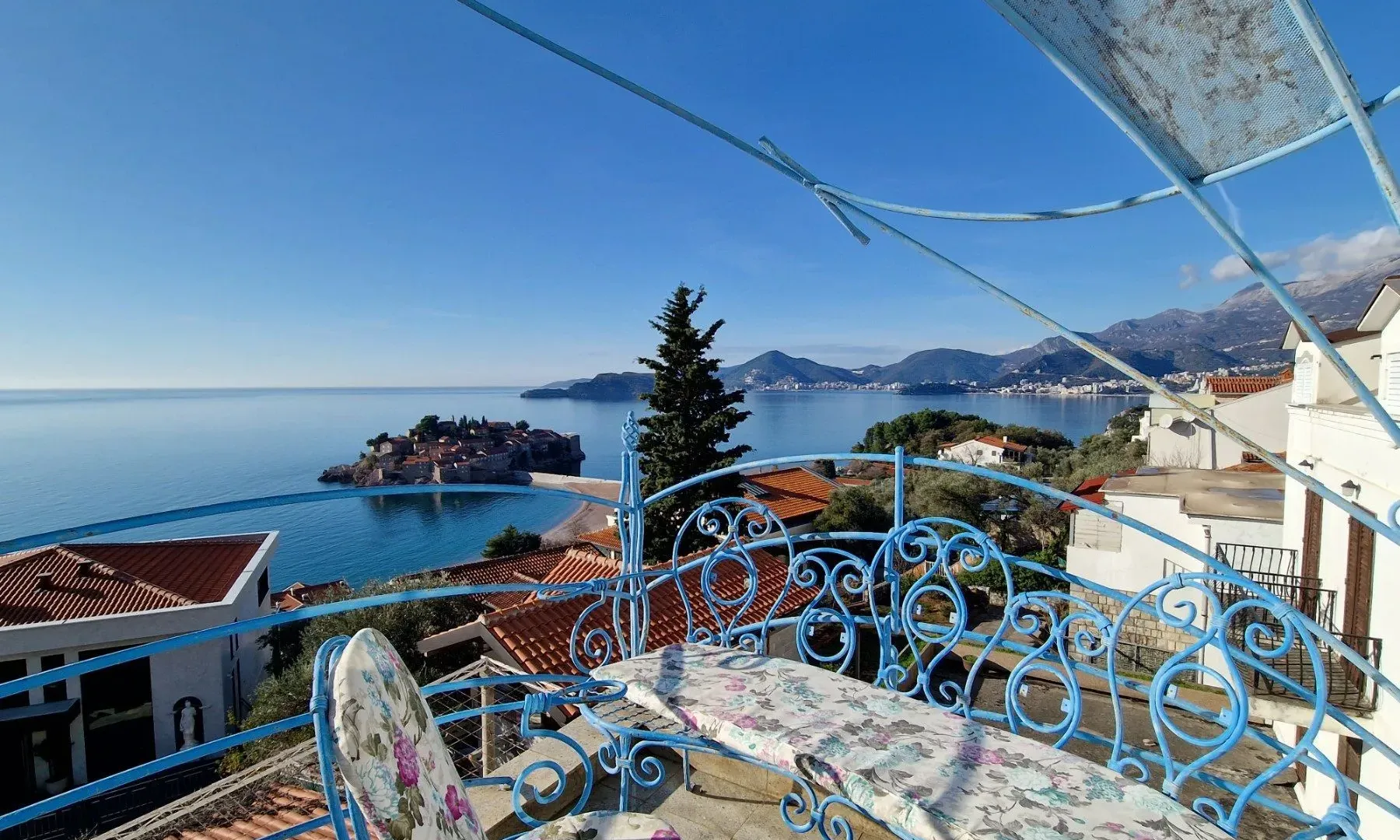 Izdavanje, trosoban stan, 100m², Budva, Crna Gora