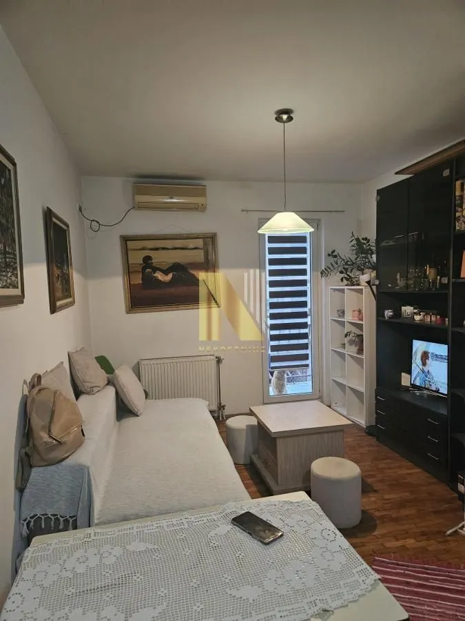 Izdavanje, jednosoban stan, 36m², Bulevar patrijarha Pavla, Novi Sad Sve Podlokacije