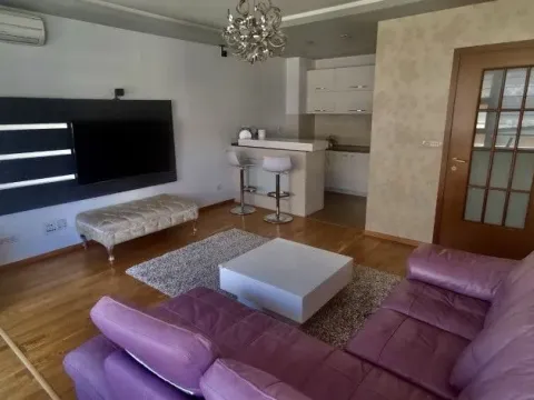 Izdavanje, dvosoban stan, 75m², City Kvart, Podgorica - image 1