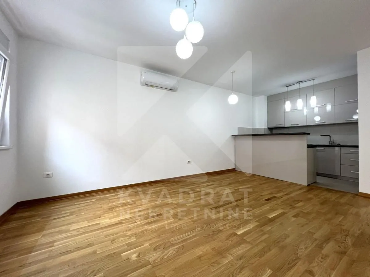 Rent, office space, 64m², City Kej, Podgorica