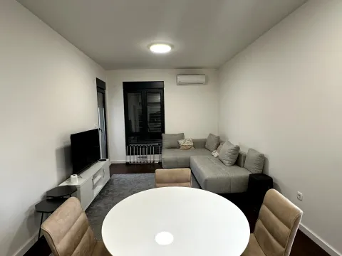 Izdavanje, trosoban stan, 75m², City Kvart, Podgorica - image 3