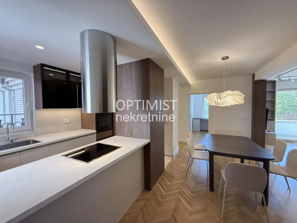 Modern kitchen with a breakfast bar and a dining area in the extension.