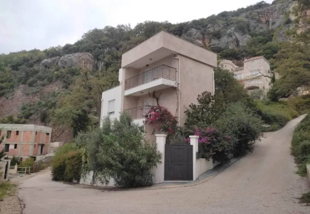 Sale, house, 400m², Perazića do, Budva
