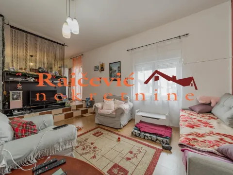 Sale, three bedroom apartment, 115m², Petlovo Brdo, Beograd - image 1