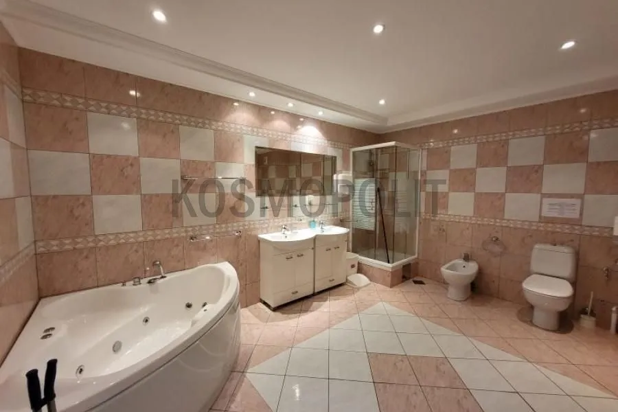 Izdavanje, stan, 221m², Kalenić Pijaca, Vračar Sve Podlokacije