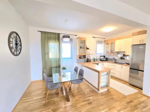 Rent, two bedroom apartment, 72m², Centar, Tivat