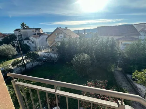 Izdavanje, dvosoban stan, 90m², Seljanovo, Tivat - image 2