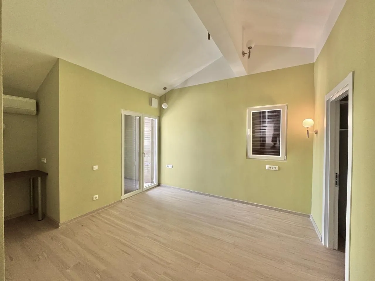 Prodaja, trosoban stan, 130m², Babin Do, Budva