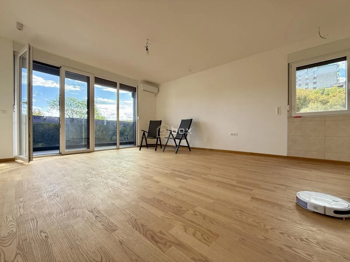 Prodaja, četvorosoban stan, 83m², Medijana, Niš